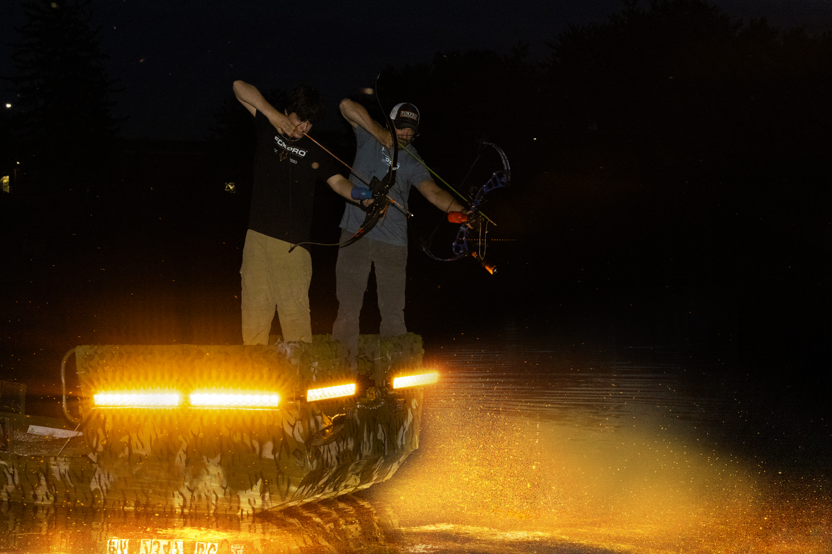 Foxpro Mud Cutter Bowfishing Light Kit 2810/3380/4408 Lumens White/Amber/Mixed LED - 4 Pack — view 3