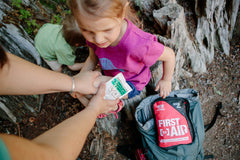 Adventure Medical Kits Adventure 2.0 First Aid Kit 1-4 People Black/Red — view 4